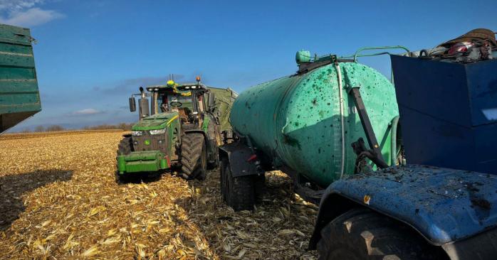 В Черниговской области во время полевых работ сдетонировал российский дрон. Фото: ГСЧС