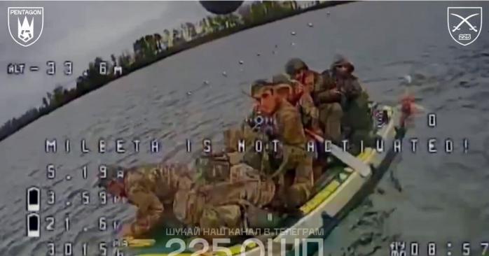 Украинские ВМС потопили российские лодки, попытавшиеся форсировать Днепр. Фото: 