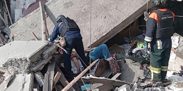 Последствия российского авиаудара по Доброполью, фото: ГСЧС