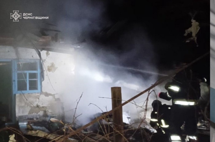 Наслідки російських ударів по Новгород-Сіверському, фото: ДСНС
