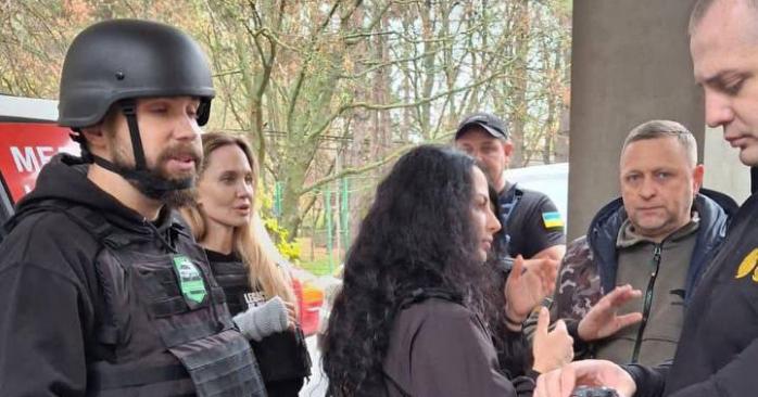 Стали известны подробности задержания охранника Анджелины Джоли работниками ТЦК. Фото: