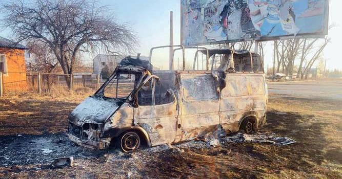Россияне атаковали дронами авто и трактор. Фото: