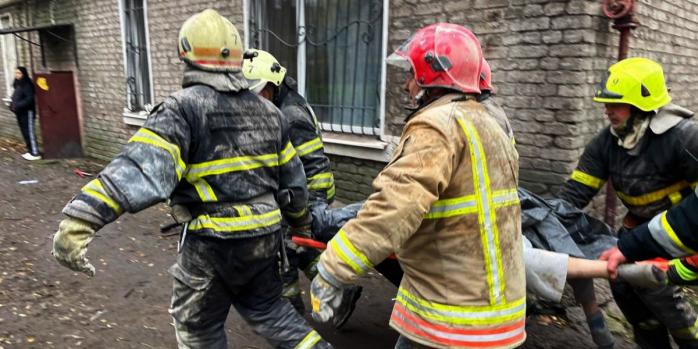 Последствия российского удара по Каменскому, фото: ГСЧС