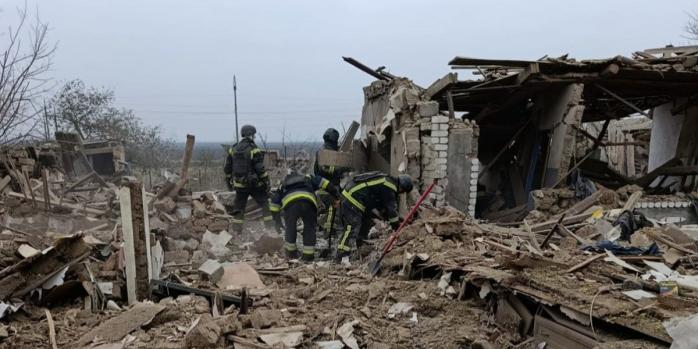 Последствия российских обстрелов в Запорожском районе, фото: ГСЧС