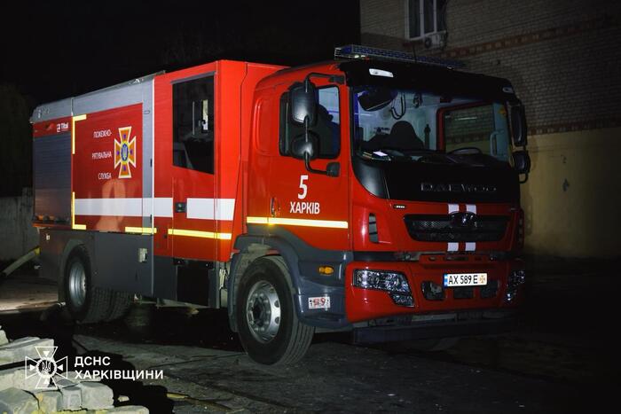 Наслідки атаки російських безпілотників у Чугуєві, фото: ДСНС