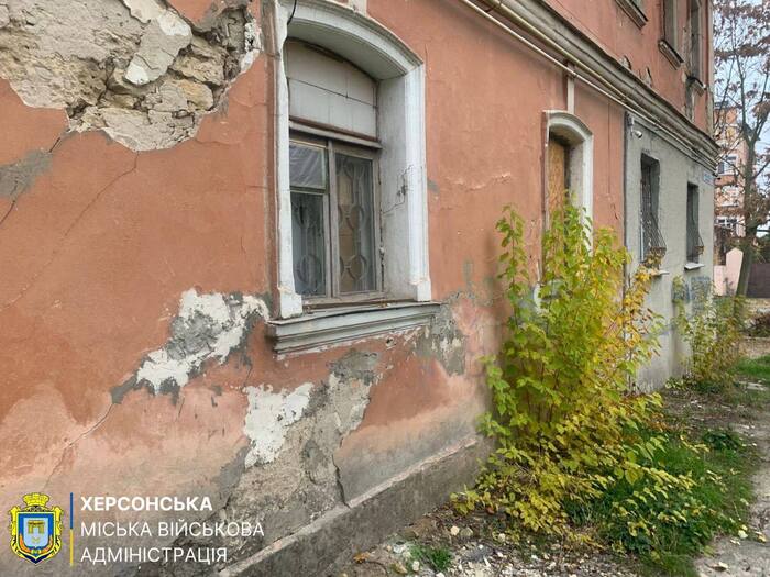 Наслідки російського обстрілу Херсона, фото: Херсонська МВА