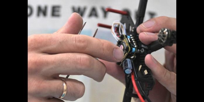 На ВОТ готовят дополнительную рабочую силу для сбора российских беспилотников, фото: Lenta.ru