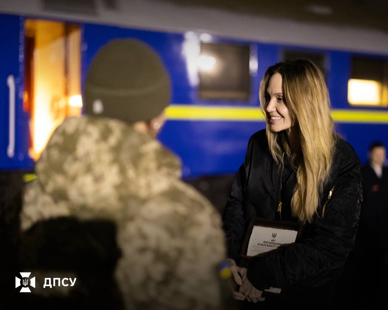 Прикордонники зустрілися з Анджеліною Джолі. Фото: ДПСУ
