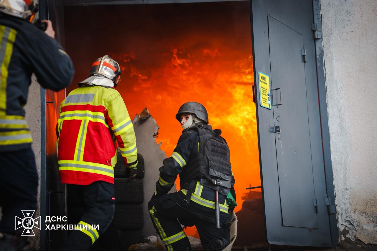 У Харкові троє осіб постраждали через атаку БпЛА. Фото: ДСНС