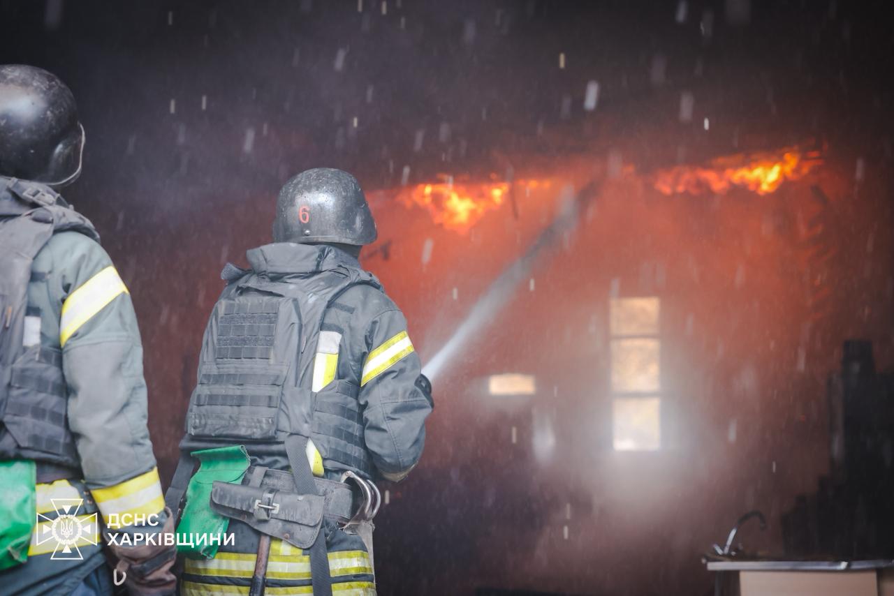 У Харкові троє осіб постраждали через атаку БпЛА. Фото: ДСНС