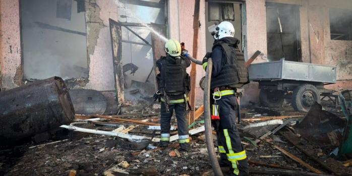 Наслідки російської атаки на Одещині, фото: ДСНС