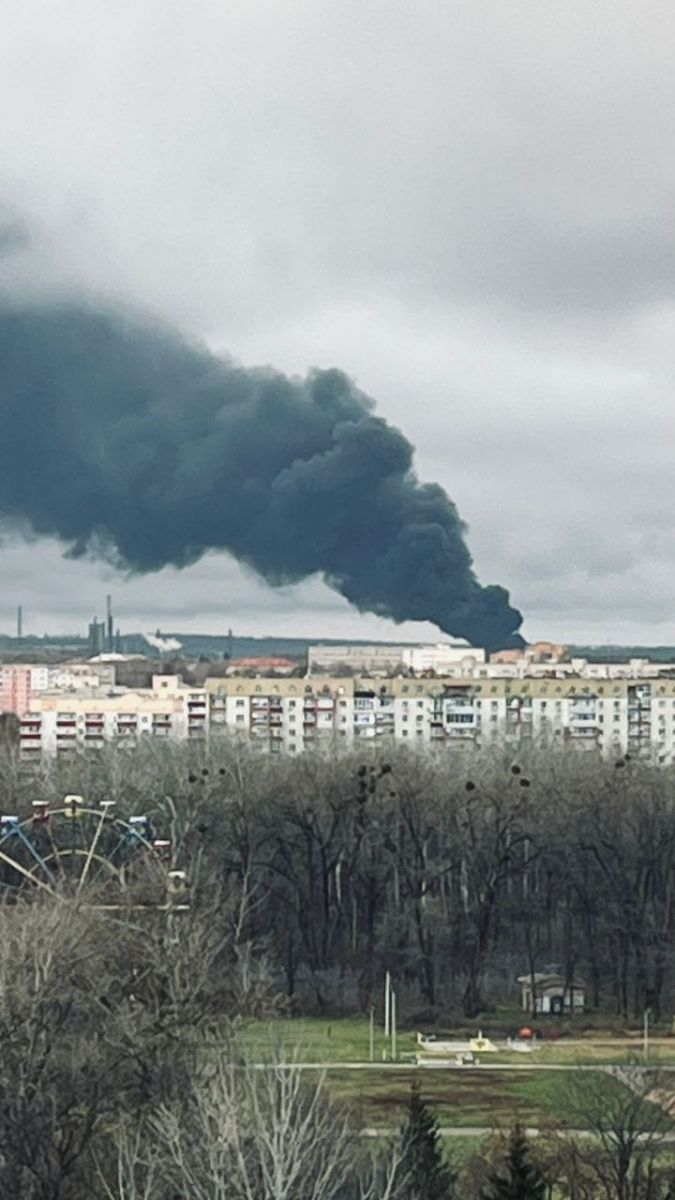 Росіяни завдали удару по промисловій зоні Сум. Фото: МВА