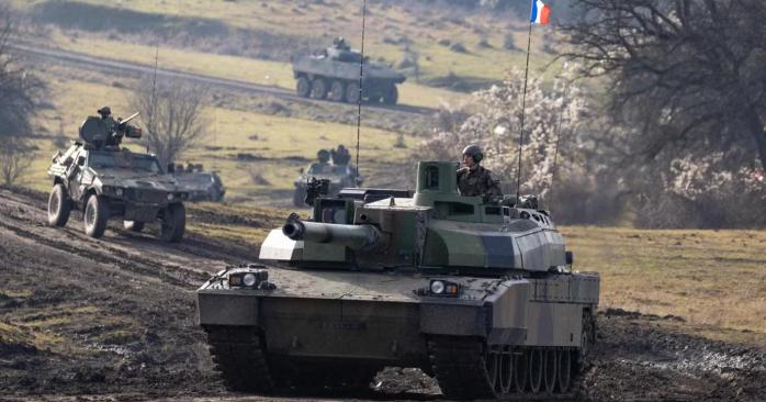 Невідомий дрон шпигував за танками Leclerc у Франції. Фото: 