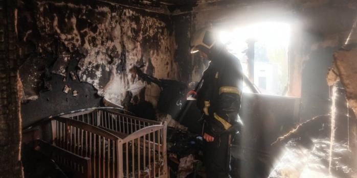 В Киеве российский дрон вызвал пожар в квартире одного из спасателей, фото: ГСЧС