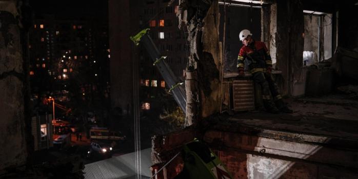 Последствия российской атаки 14 ноября в Киеве, фото: ГСЧС