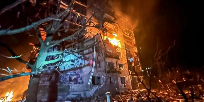 Наслідки ракетного удару по Балаклії, фото: ДСНС