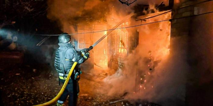 Наслідки атаки російських БПЛА у Великому Бурлуку, фото: ДСНС