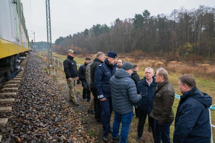 Залізничну колію пошкодив вибух у Польщі, фото: Tomasz Siemoniak