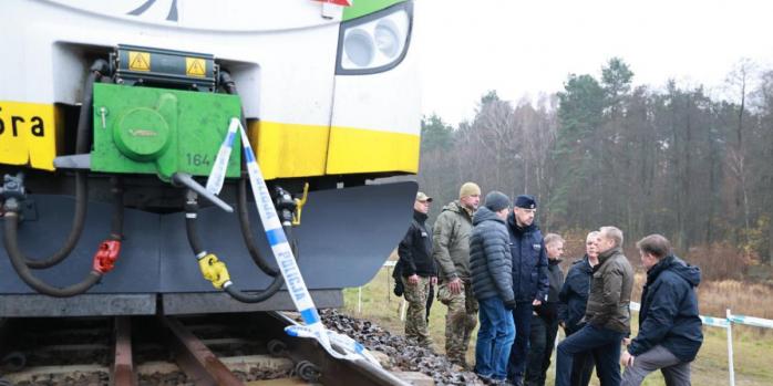 Железнодорожные пути повреждены взрывом в Польше, фото: Marcin Kierwiński