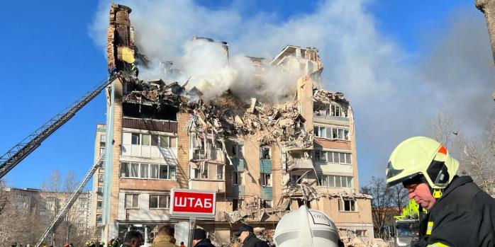 Наслідки російської атаки по Тернополю, фото: ДСНС