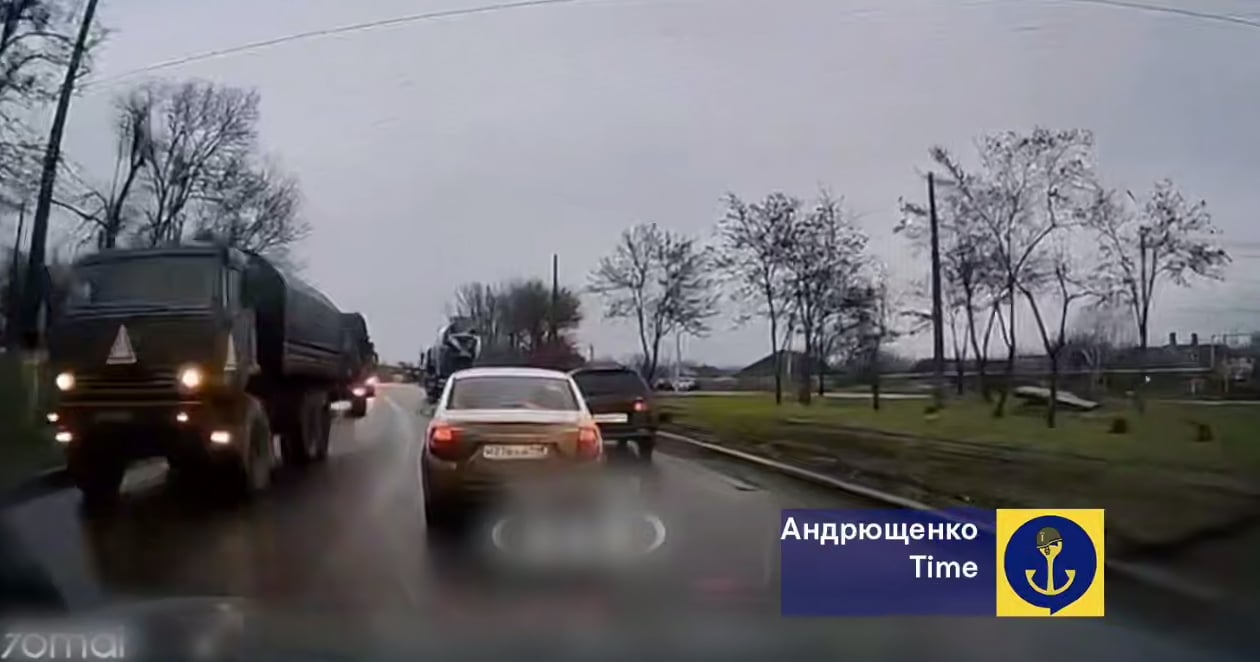 Перекидання техніки через Маріуполь. Скріншот з відео