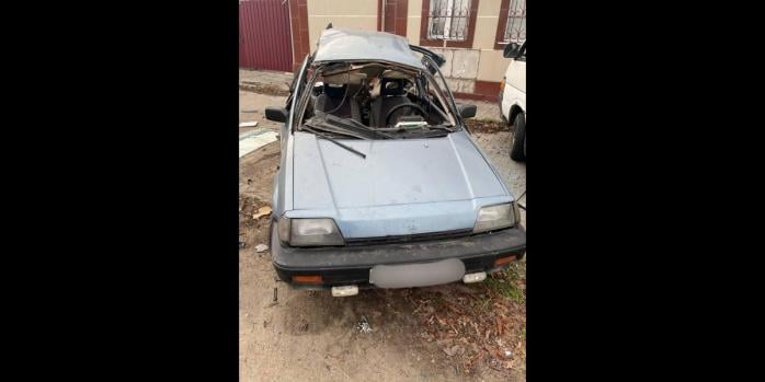 Наслідки атаки російського дрона, фото: Херсонська ОВА