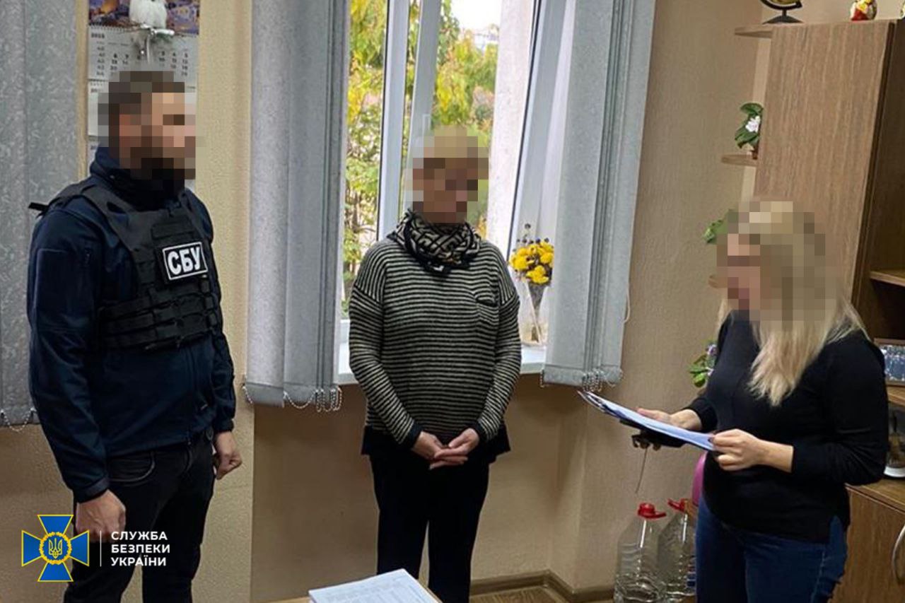 Двоє чиновниць з міськради Одеси вихваляли Путіна. Фото: СБУ