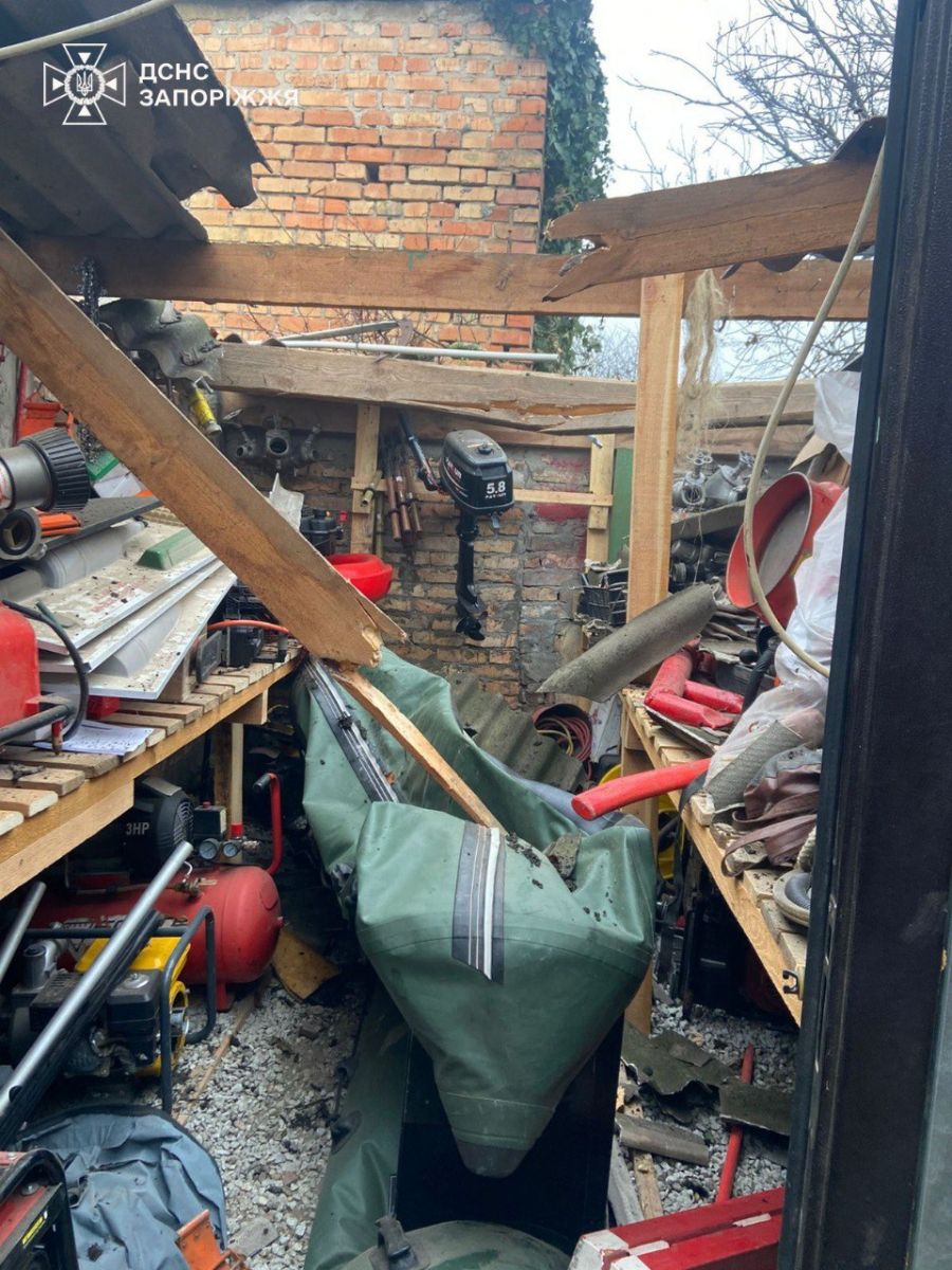 Російські дрони вдарили по пожежній частині. Фото: ДСНС