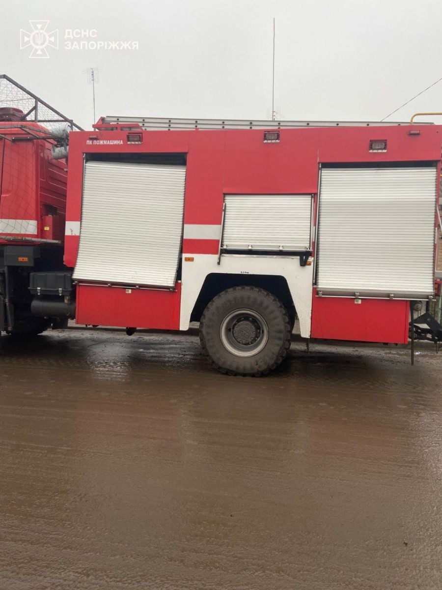 Російські дрони вдарили по пожежній частині. Фото: ДСНС