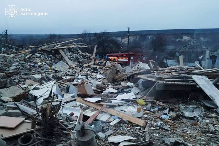 Наслідки російського авіаудару по селу Шестакове на Харківщині, фото: ДСНС