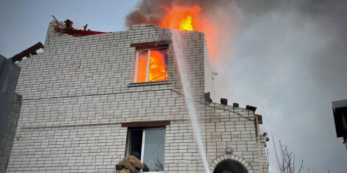 Наслідки удару БПЛА на Чернігівщині, фото: ДСНС