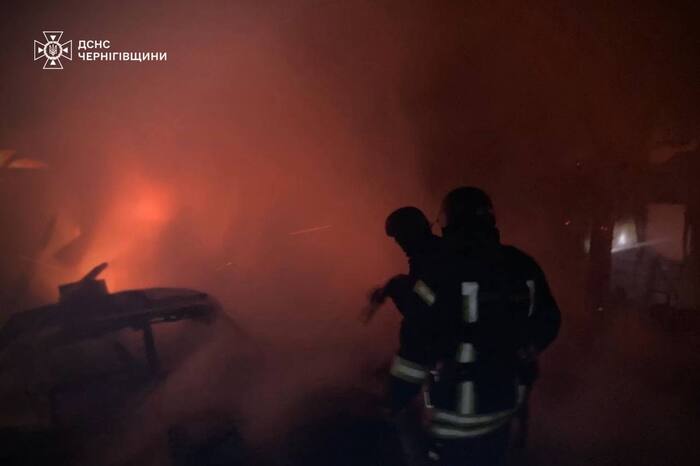 Наслідки російського обстрілу Чернігівщини, фото: Чернігівська ОВА