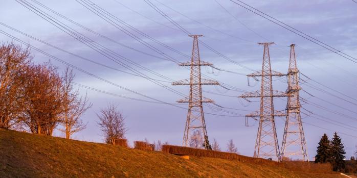 Российские атаки привели к отключениям электроэнергии в нескольких областях Украины