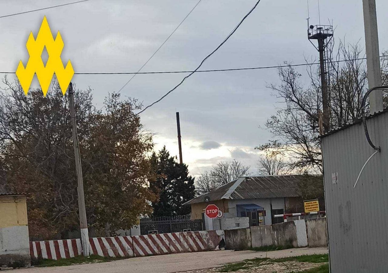 Окупанти в Криму почали ховати склади з пальним після ударів Сил оборони України. Фото: АТЕШ