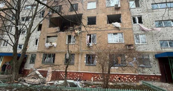 Оккупанты обстреляли многоэтажку в Краматорске. Фото: ГВА
