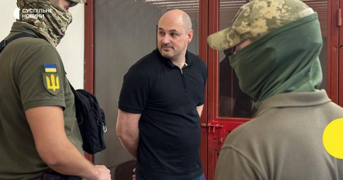 Суд звільнив з-під варти детектива НАБУ Руслана Магамедрасулова. Фото: Суспільне