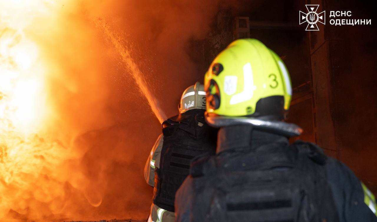 Наслідки обстрілів Одеси. Фото: ДСНС