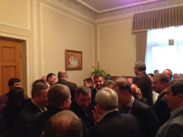 Депутати від опозиції заблокували кабінет Рибака (ФОТО)