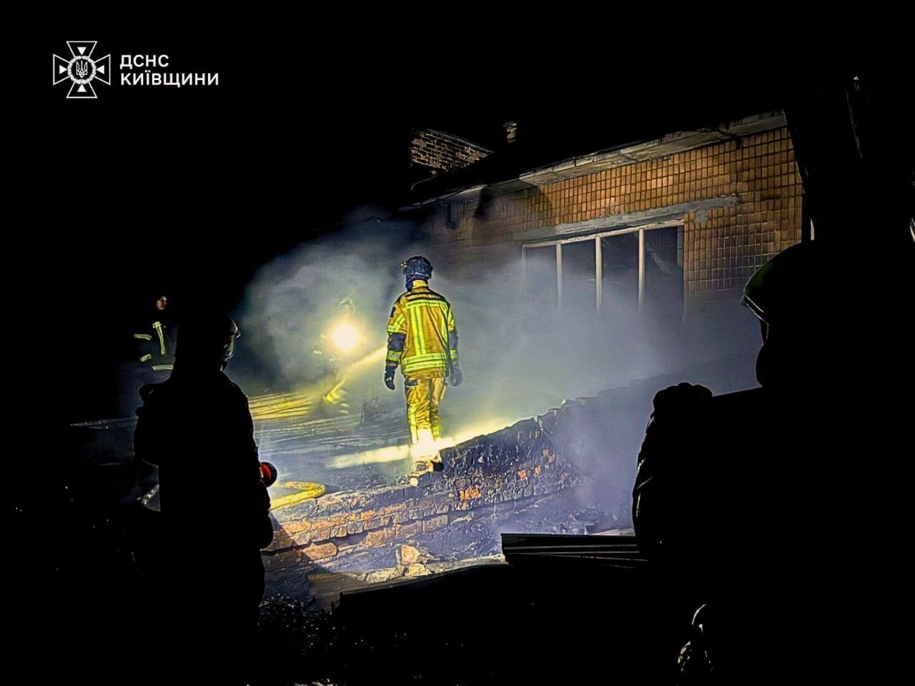 Наслідки обстрілів. Фото: ДСНС