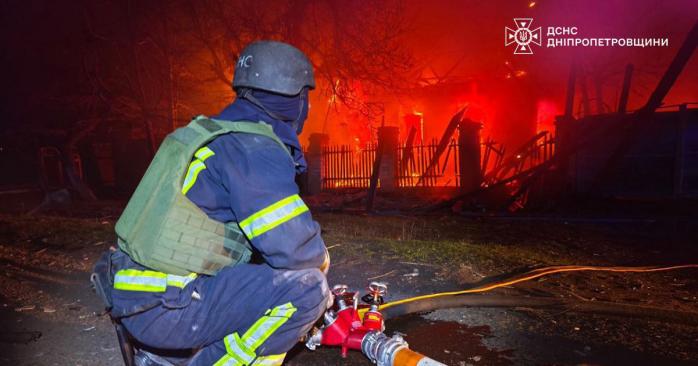 Последствия обстрелов. Фото: ГСЧС