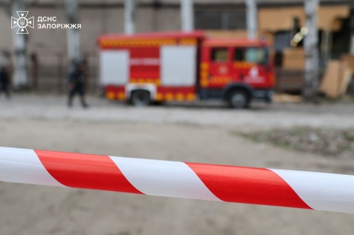 Наслідки російського обстрілу Запоріжжя 8 грудня, фото: ДСНС