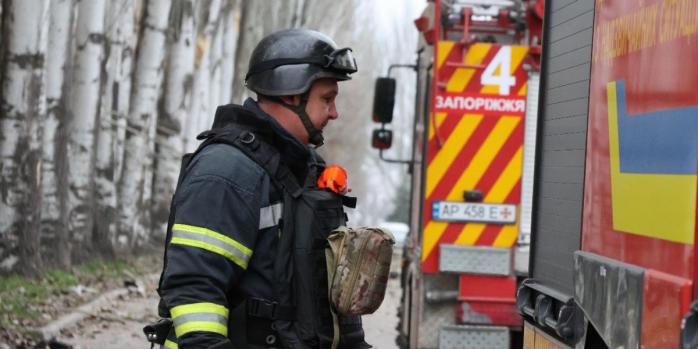 Наслідки російського обстрілу Запоріжжя 8 грудня, фото: ДСНС