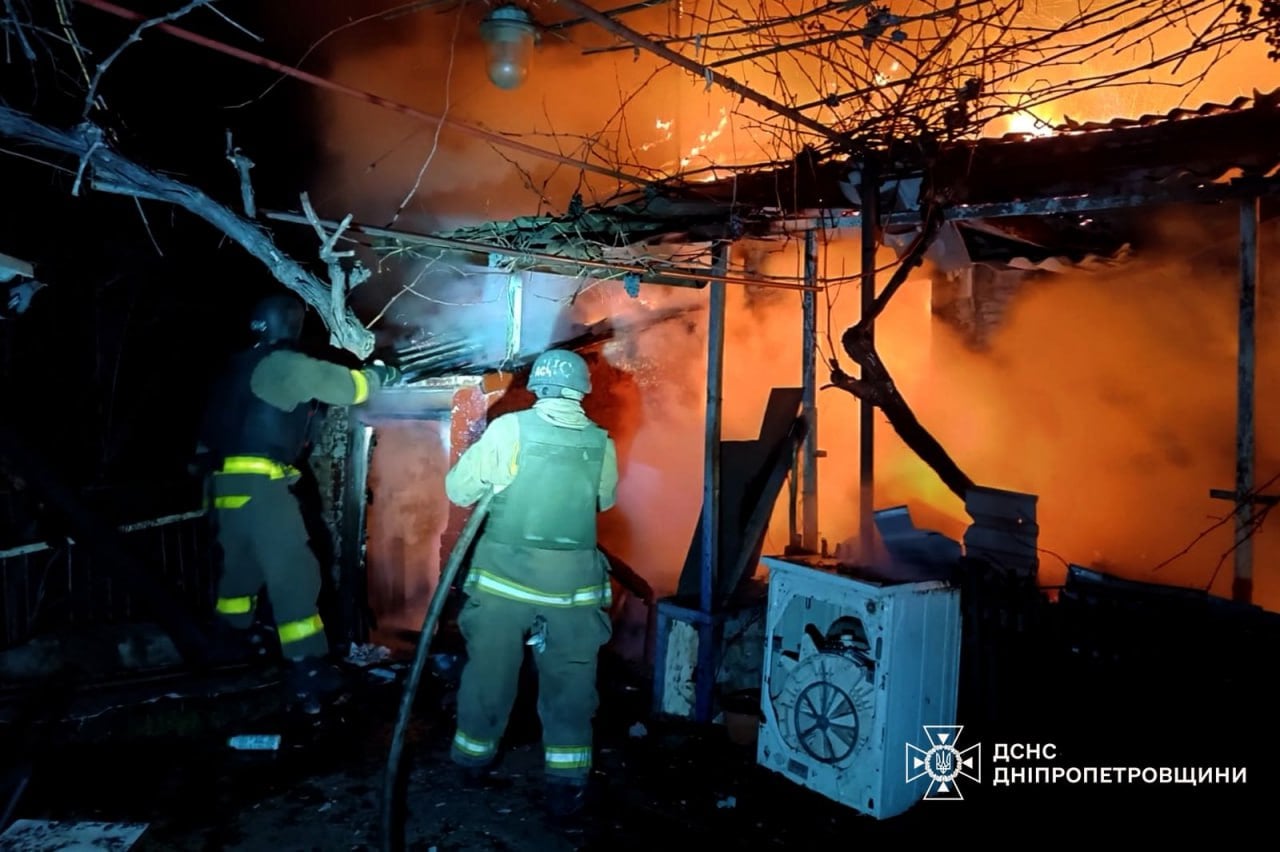 Росіяни обстріляли Дніпропетровщину, є загиблий та постраждалі. Фото: ДСНС