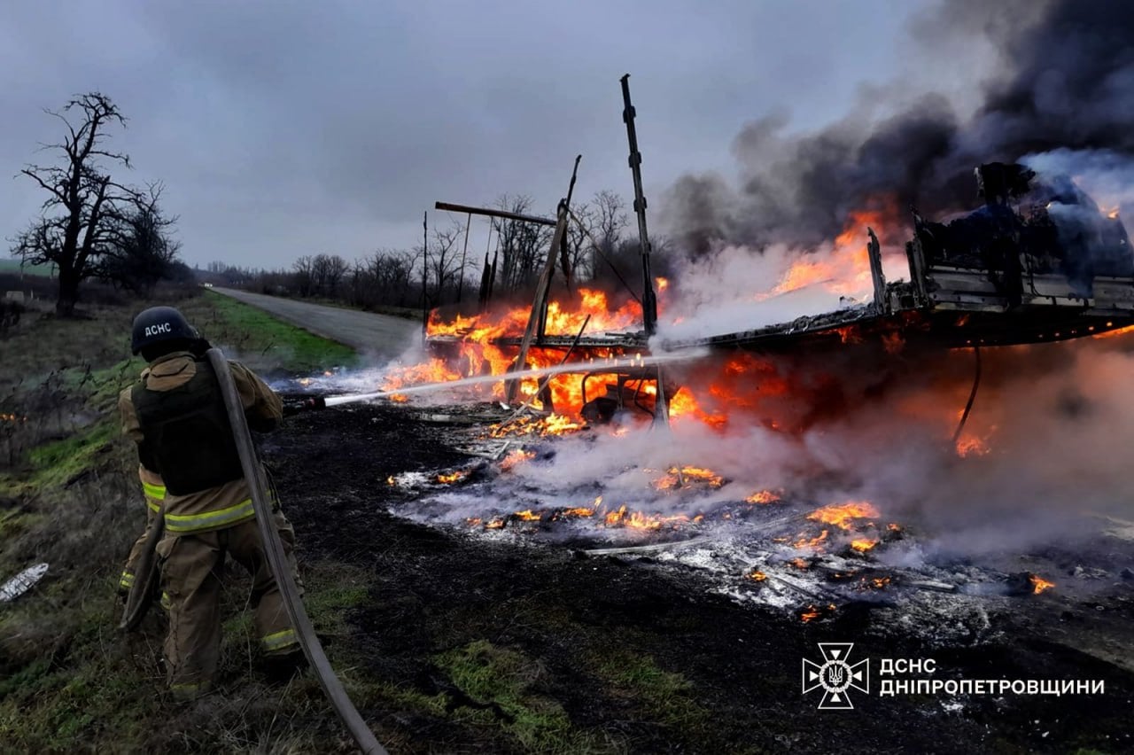 Росіяни обстріляли Дніпропетровщину, є загиблий та постраждалі. Фото: ДСНС