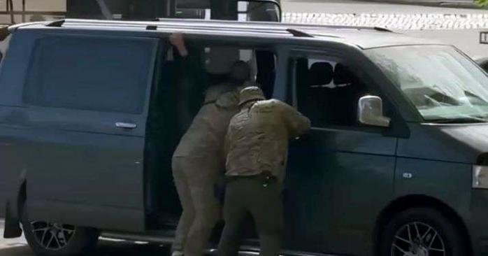 В Одессе сотрудники ТЦК избили освобожденного из плена морпеха. Фото: