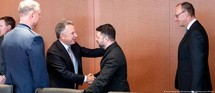 У Берліні розпочалася зустріч Зеленського з посланцями Трампа