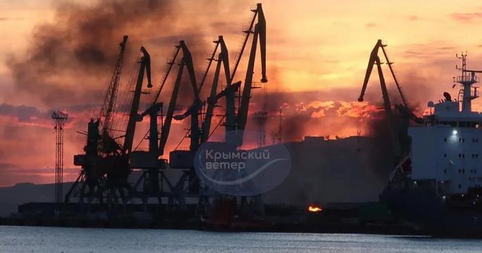 Дрон атаковал корабль РФ в оккупированной Феодосии. Фото: