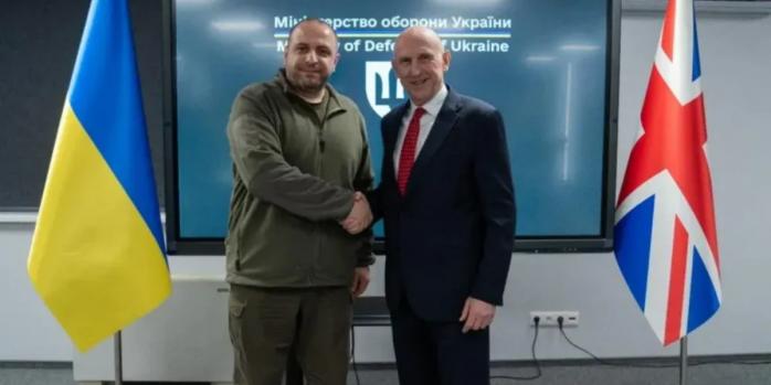 Министр обороны Британии Джон Гили (справа), фото: Минобороны Украины