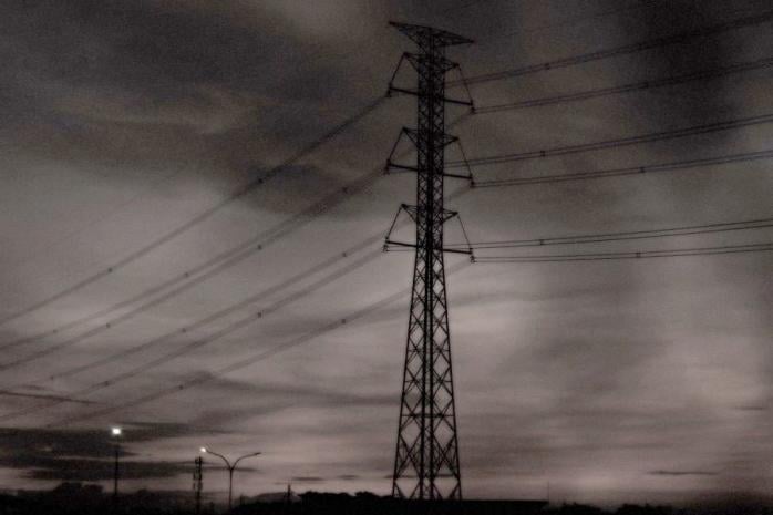 В Украине продолжают применять отключение электроэнергии, фото: