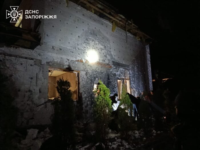 Наслідки російської атаки на Запоріжжя, фото: ДСНС